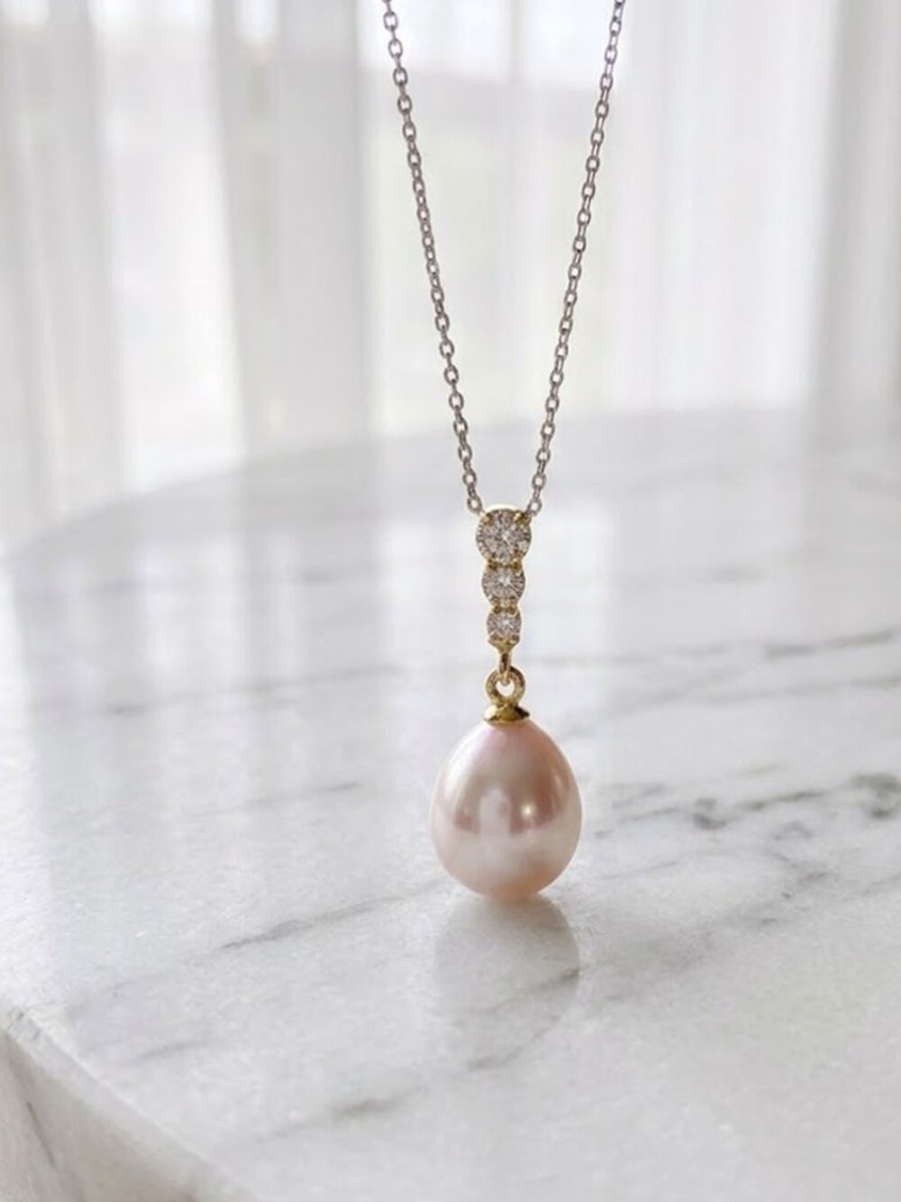 Ladies Pearl Necklace